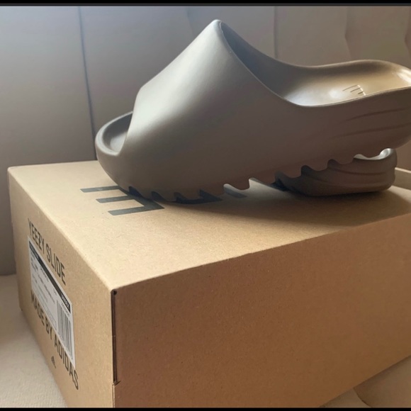 YEEZY slides in Core - Picture 6 of 6